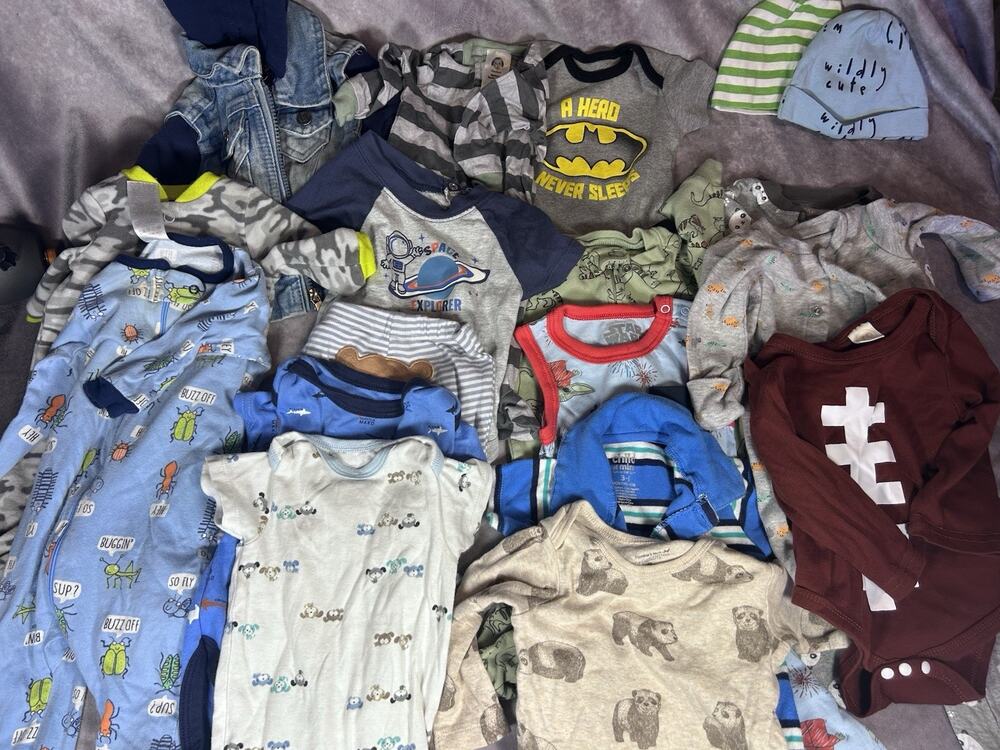 17 Pc Baby Boy Clothing Lot Newborn 0-3M 3-6M Bodysuits Sleepers Hats Mixed